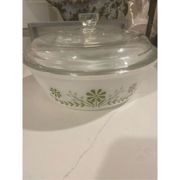 GLASBAKE Vintage 2 Quart Casserole Dish with Lid Green Daisy Milk Glass - Picture 1 of 5